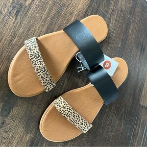 Universal Thread Women’s Sandals Size 10. NWT